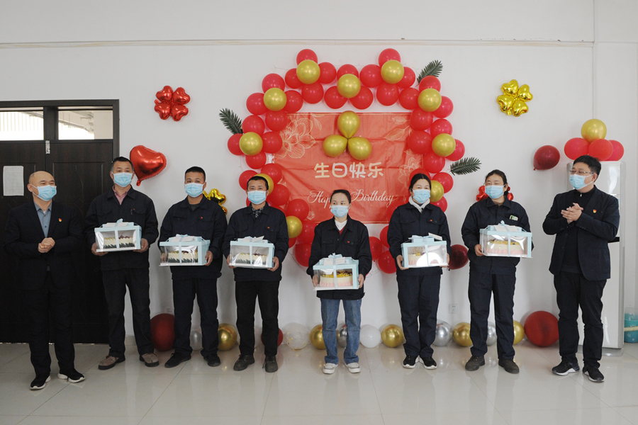 蛋糕傳心意 關(guān)愛(ài)甜如蜜 ——紐科倫公司舉行為一線(xiàn)生日員工送蛋糕活動(dòng)
